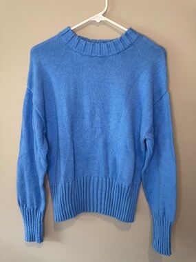 GAP Women’s Medium Crewneck Light Blue Sweater